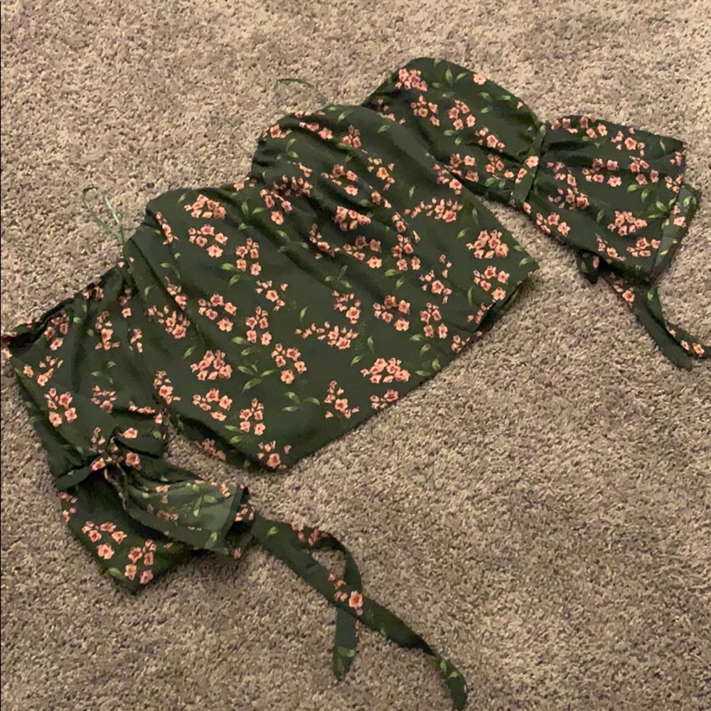 Francesca’s Green Floral Off-The-Shoulder Blouse
